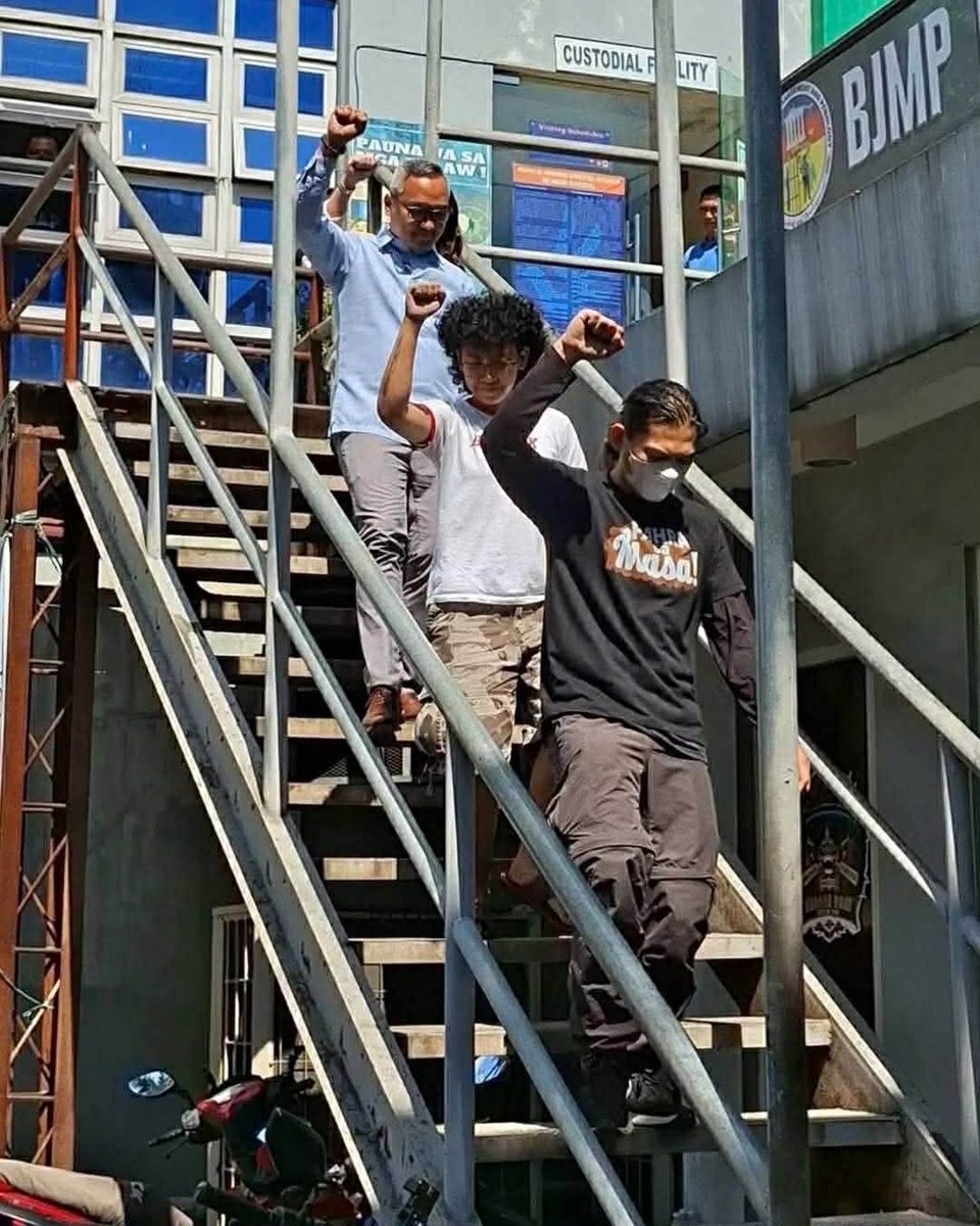 uplbperspective's tweet photo. NEWS UPDATE: Youth activist Three Odeña of SPARK and NGO worker Edel Parducho of the PAHRA were released on bail on February 28, after being arrested during the “People Power at 40” march near EDSA Shrine.
#HandsOffActivists
#StopTheAttacks
#EDSA40 https://t.co/QMGjLZWitJ