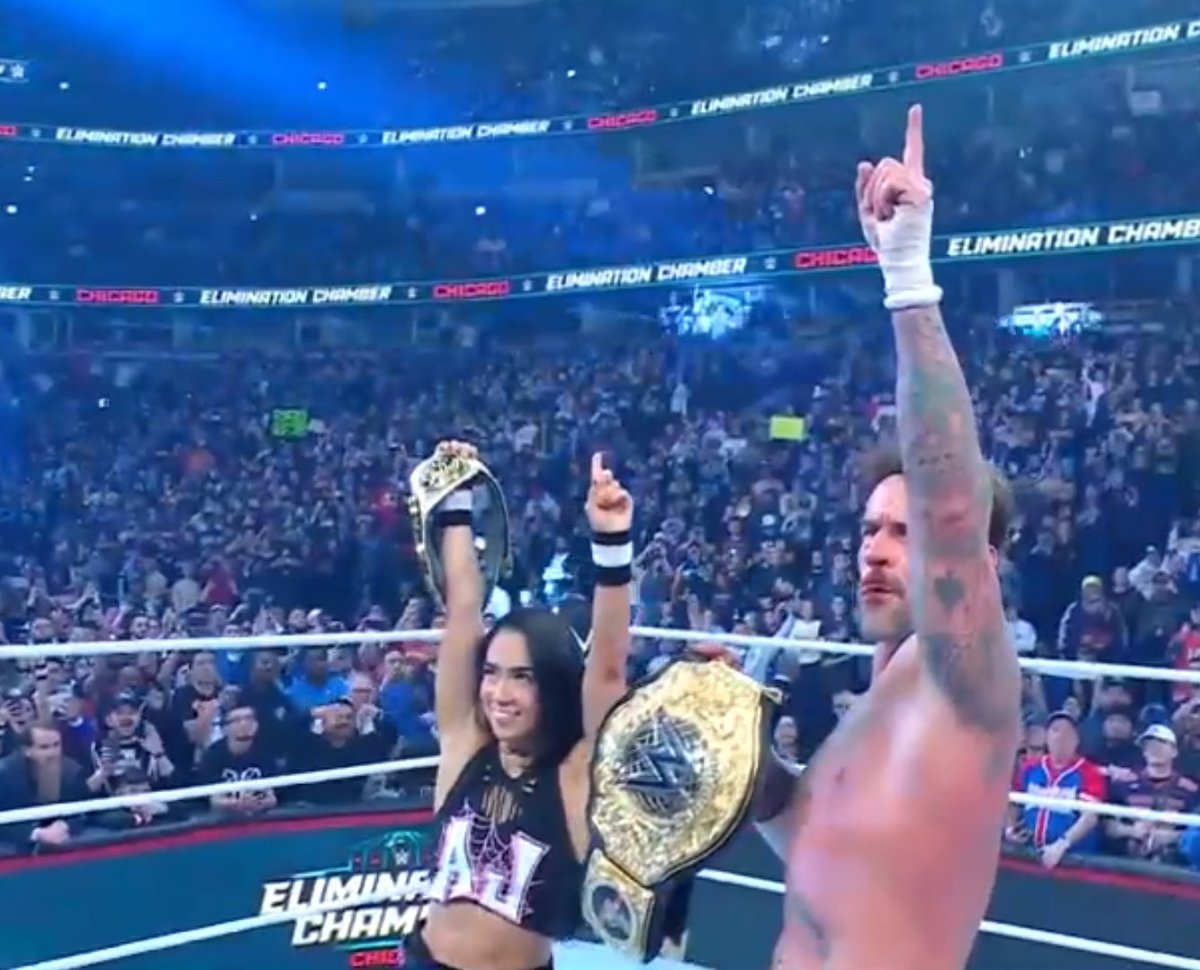 ibeastIess's tweet photo. Acknowledging Roman Reigns together. What a couple. https://t.co/92OYyGUwgv