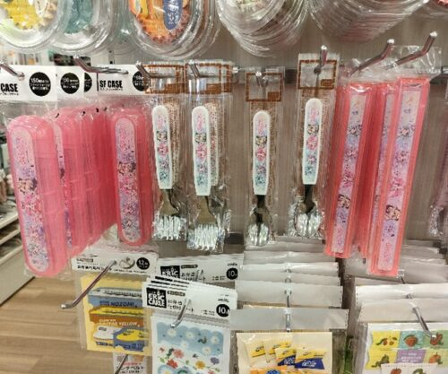 100均セリア『名探偵プリキュア!（たんプリ）』コラボ！食器、コップ、フォーク、スプーン、箸、キルキルファッションのグッズなどが新発売！

puchipurabu.com/seria-star-det…

＃名探偵プリキュア　＃たんプリ　＃セリア　＃100均　＃100円ショップ

プラスチック製コップ
お椀
キルキルファッション