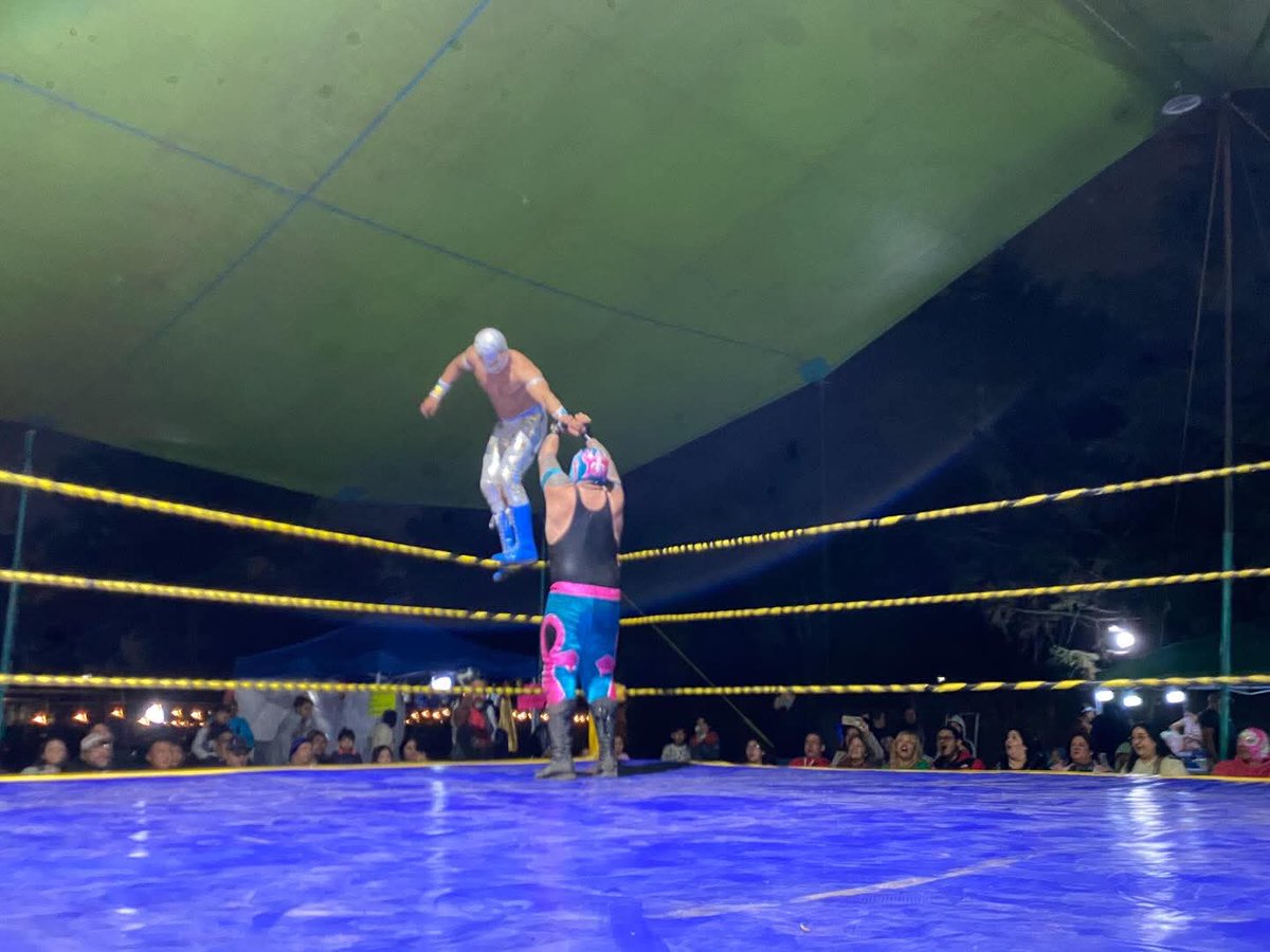 Revancha que hizo vibrar a la afición con el triunfo de Ovelyus, Akira y Motauro, quienes en dos caídas derrotaron a la tercia de Rey Imperius, Rey Oso y Alikon, quienes no pudieron contener los embates de sus rivales #latijeraluchalibre