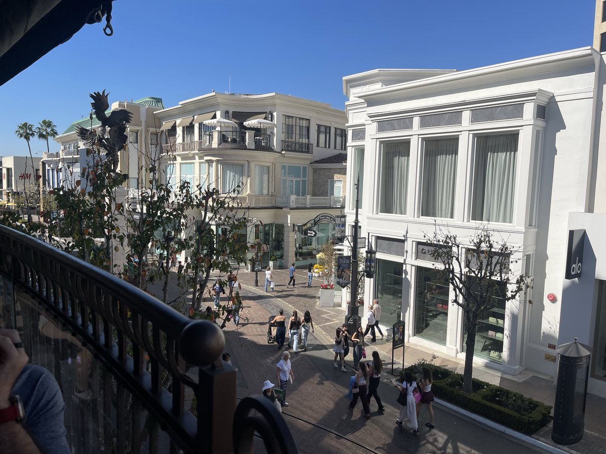 Lovely Saturday! Hope everyone is having a fantastic Saturday . 🤍😘