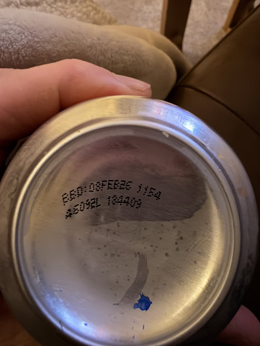 gordev5's tweet photo. @BellsBrewery your Depew Liquor/Edgewater Market account in Edgewater/Denver, CO is selling year old package beer. I’m sure this is well past your 90 or 180day shelf life. https://t.co/tINifT5y62