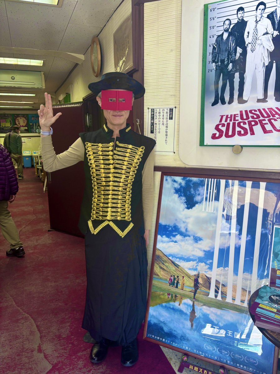 『落下の王国』の黒山賊が、昨日も今日も来てくれています。
※お客さまです
※コスプレ割引は実施しておりません