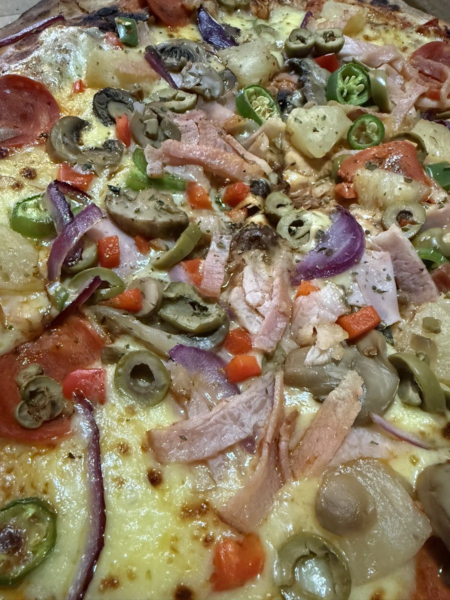 Xohernandeze's tweet photo. 🍕 sábado!! https://t.co/QVW5vQ27Gb