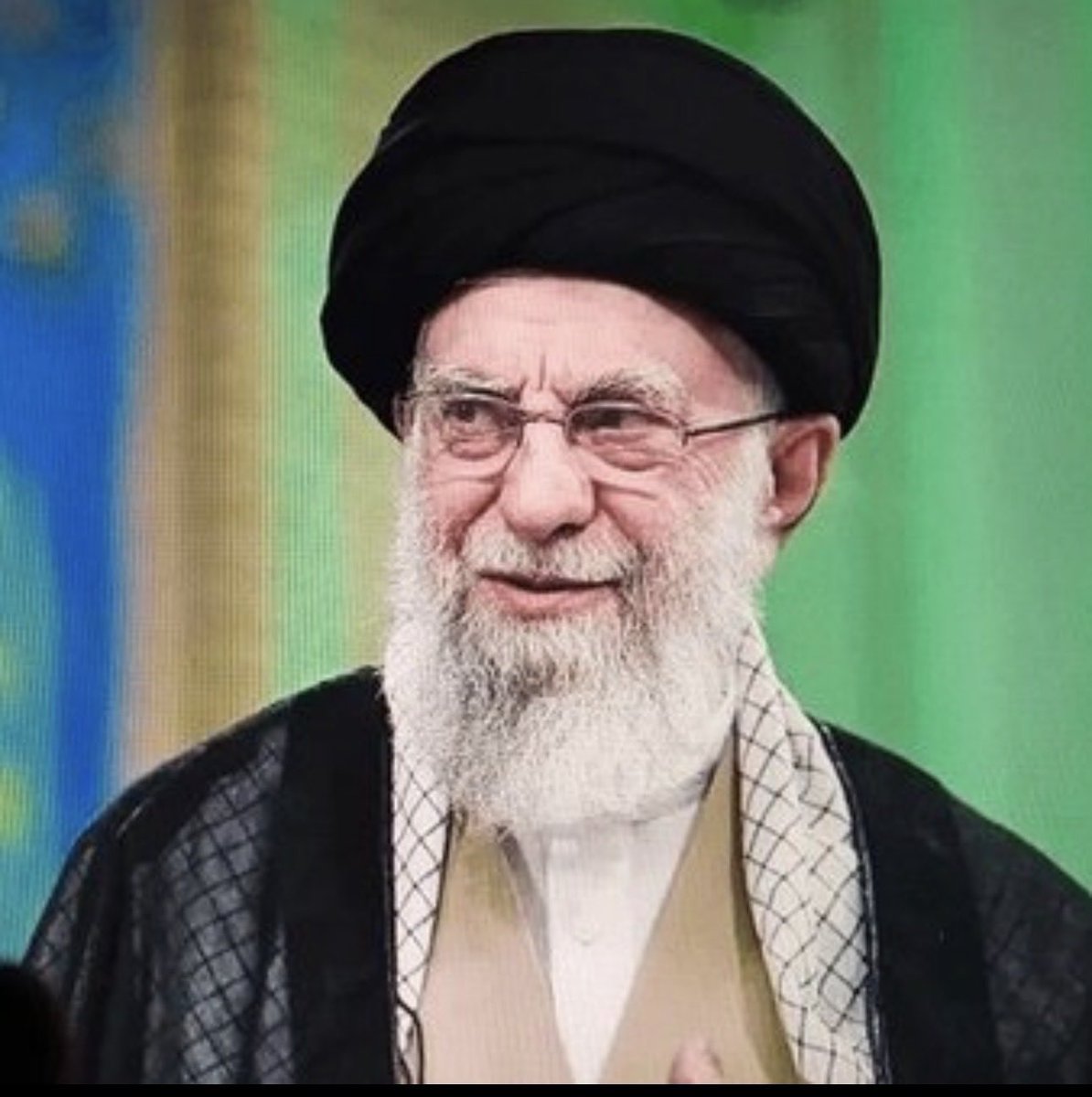 هل يشعر السوريون بما أشعر به ! 
كيف استحوذ الفتح العظيم والنصر المبين في معركة ردع العدوان على مشاعرنا ، هل أخذ منا يوم 8/ 12 / 2024 كل مخزون الفرح والسرور واستنزف كل مشاعر السعادة والحبور من بين صدورنا ، أيعقل أن نسمع بهكذا خبر ولا تطير منا الأفئدة فرحاً بهلاك  هذا الطاغية