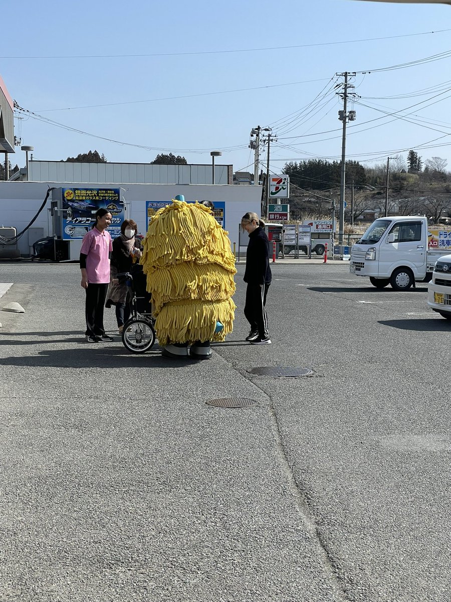 necoann2's tweet photo. ねこあんです。

今日から火災予防運動��す。
ねじりほんにょ？初めて見たけど、かわいい❤️
そして、デカっ😅
🐾
🐾
#ねこあん　#栗原市　#ねじりほんにょ　#キッチンカー　#今川焼き　#火災予防運動 https://t.co/EHqjehM8xl
