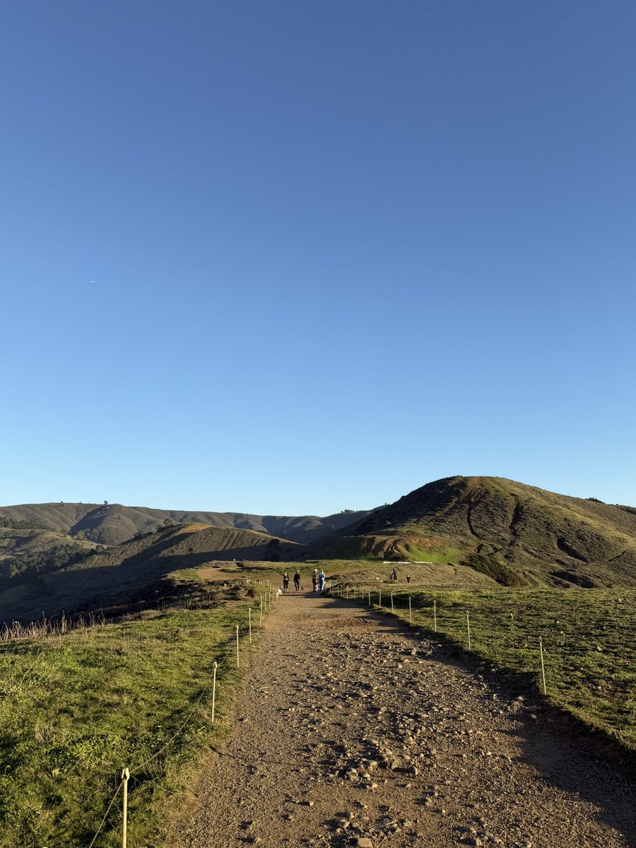 0xgalacticw's tweet photo. SF has the best hikes https://t.co/CqB6GzhxiB