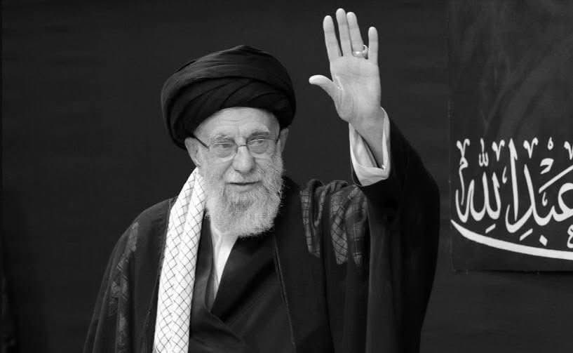 Rajausmanrahim's tweet photo. رہبرِ جمہوریۂ اسلامی ایران شہید ہو گئے 💔

اگر ہم مر بھی جائیں تو کوئی فرق نہیں پڑتا، کیونکہ ایران اہم نہیں — اسلام اہم ہے۔
— مرحوم آیت‌الله خامنہ‌ی
#Khamenei #Tehran #Dubai #WorldWar3 https://t.co/7k3RNL0dyd