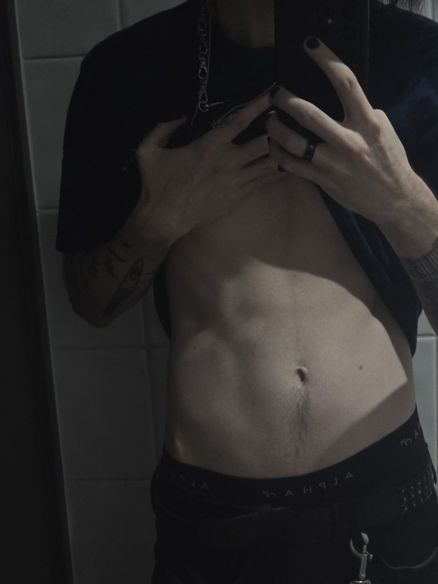 Deadfred8bread tweet media