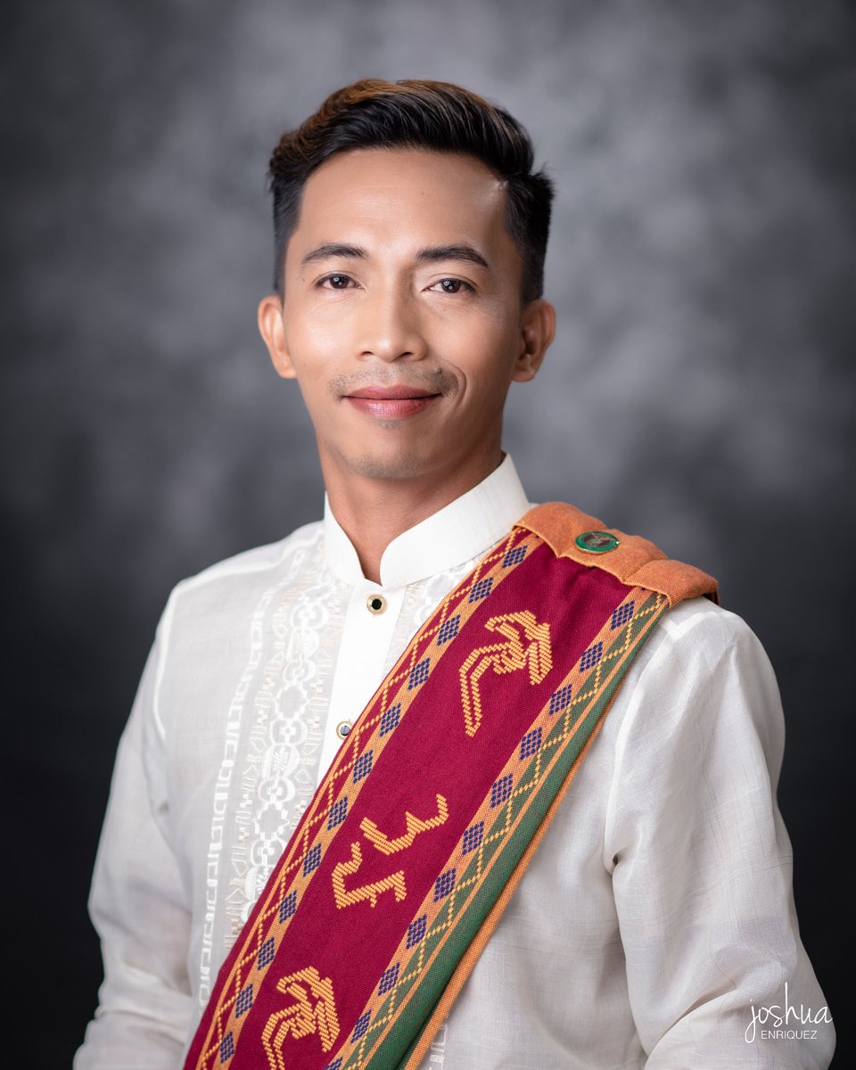archievable0810's tweet photo. 6 years later, a lot has happened. First, I finally got to wear my Sablay in 2022. In 2025, I got my Master in Political Economy degree. Later that same year, I entered the academe as Assistant Professor I, teaching International PolEco, Health Economics and Social Sciences. https://t.co/EwFfjhgo6C