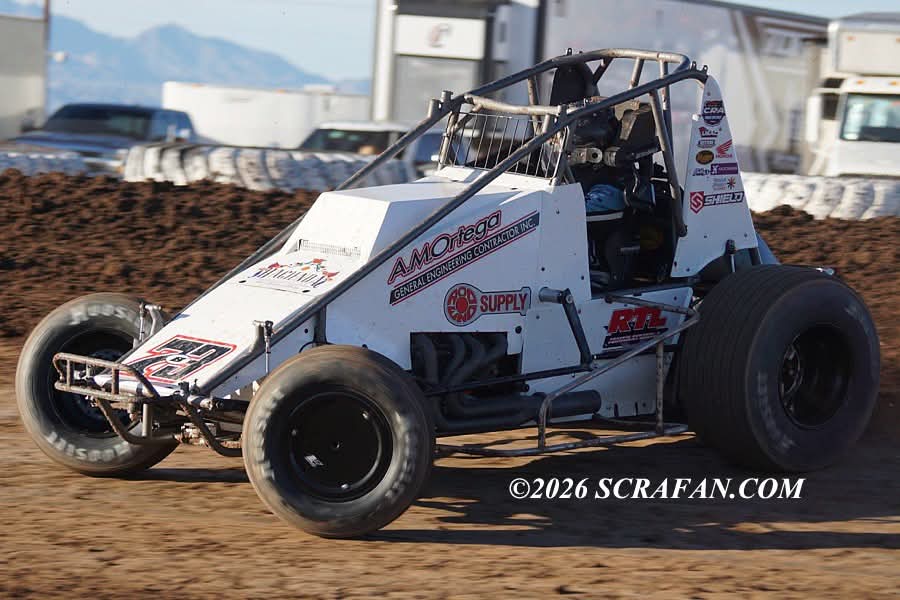 USAC_CRA's tweet photo. #73B Braden Chiaramonte won the 10-lap Sexton Fire Protection Heat Race #1 at Mohave Valley. Photo by Lance Jennings / https://t.co/bSOY75Nr5w. https://t.co/p6Zb5R00cE