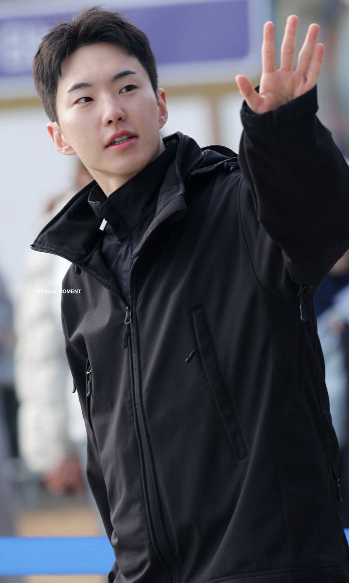 UNIQUE EVERY MOMENT tweet media