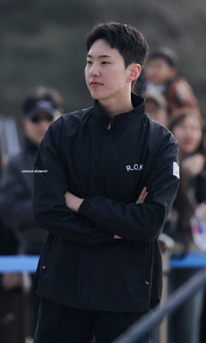 UNIQUE EVERY MOMENT tweet media