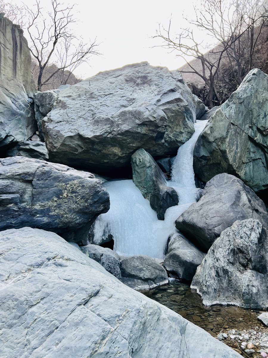 rarefiedgas's tweet image. Frozen #creek in the #valley   #Icefall #mountains #hiking #outdoors 2/
