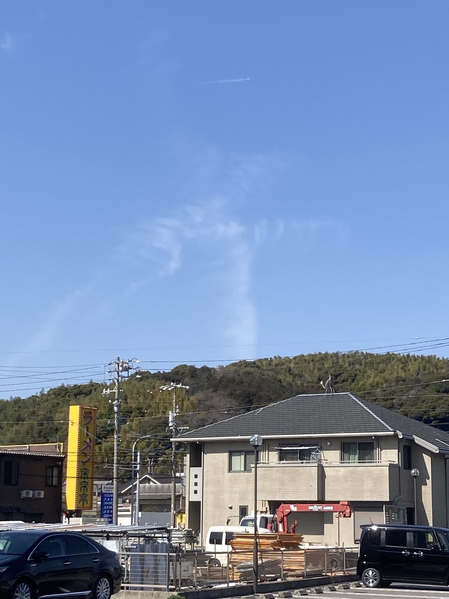 え、なに十字架の雲とか 使徒でも殲滅した？？