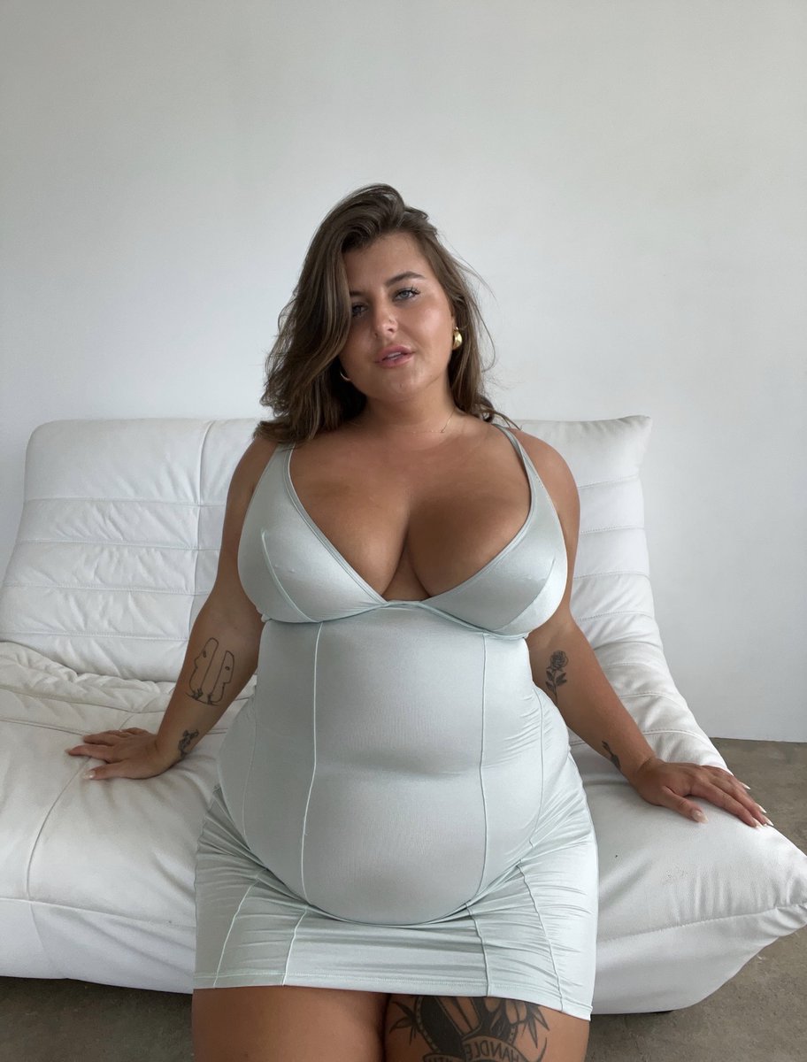 itsleilasworld's tweet photo. fat girls rule the world btw https://t.co/lmzytEKqZW