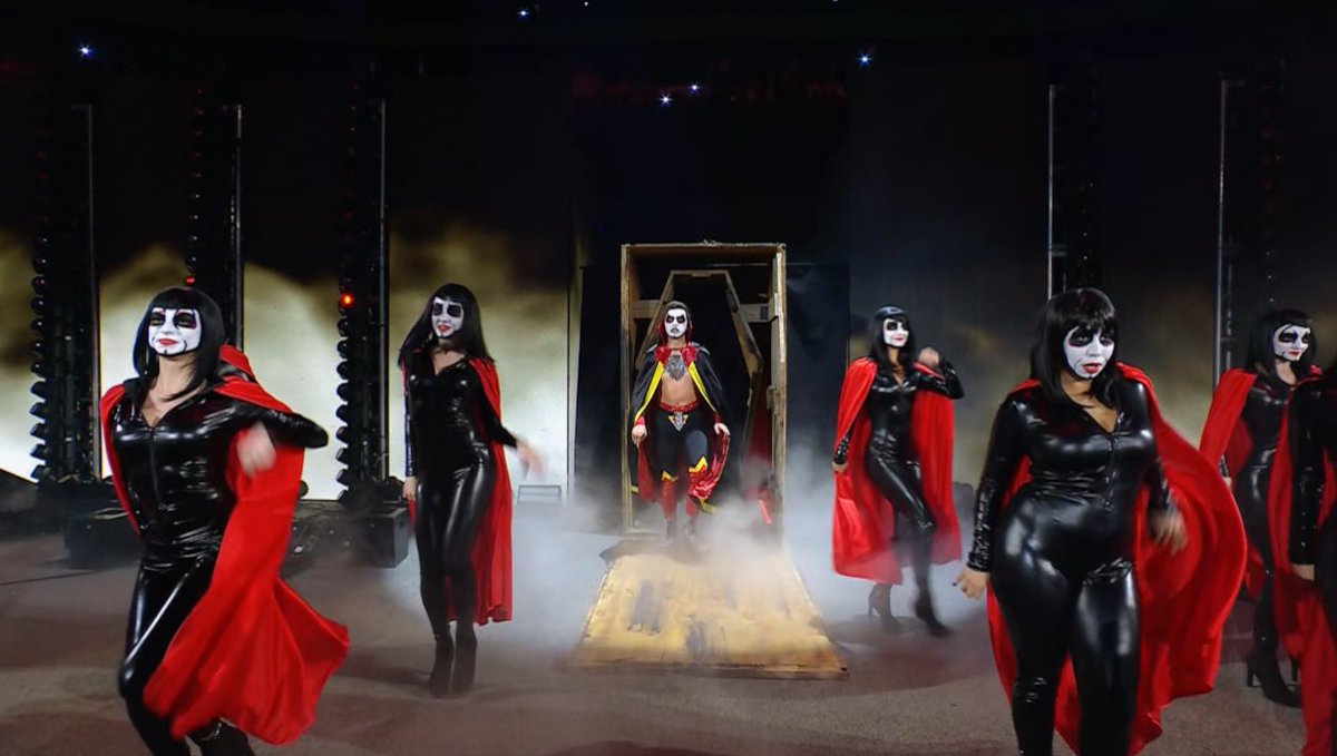 ProWFinesse's tweet image. They rolled the red carpet out for Danhausen.

The crowd booed after the entrance.

I am howling.