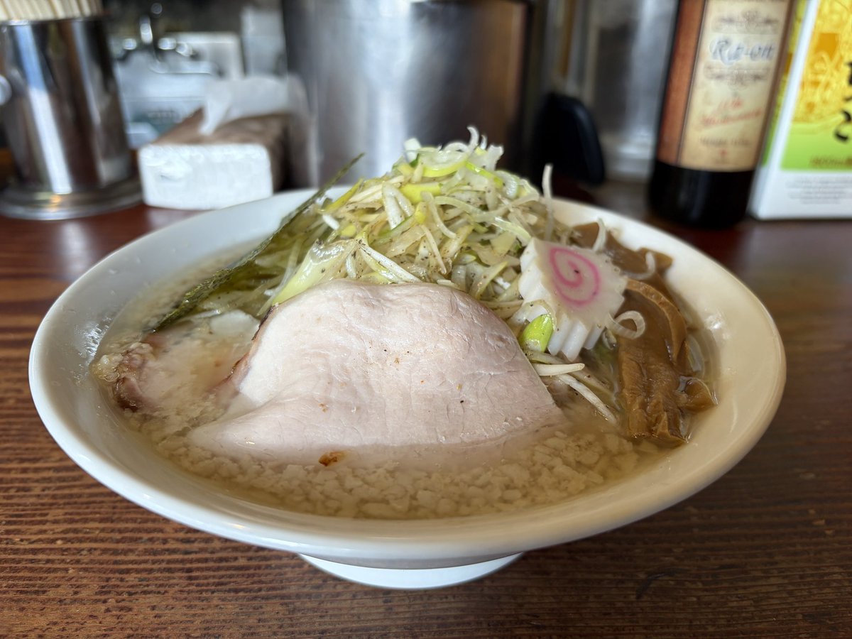 roichiyu's tweet photo. 良温
中華そば　並
ストロングスタイル
ネギトッピング
いつもと全然違う
うまい
これも好き
ガツンとくる
いつもごちそうさまです
また来ます
みなさんいっぱい食べれて羨ましい https://t.co/ohtcCa3Hdl