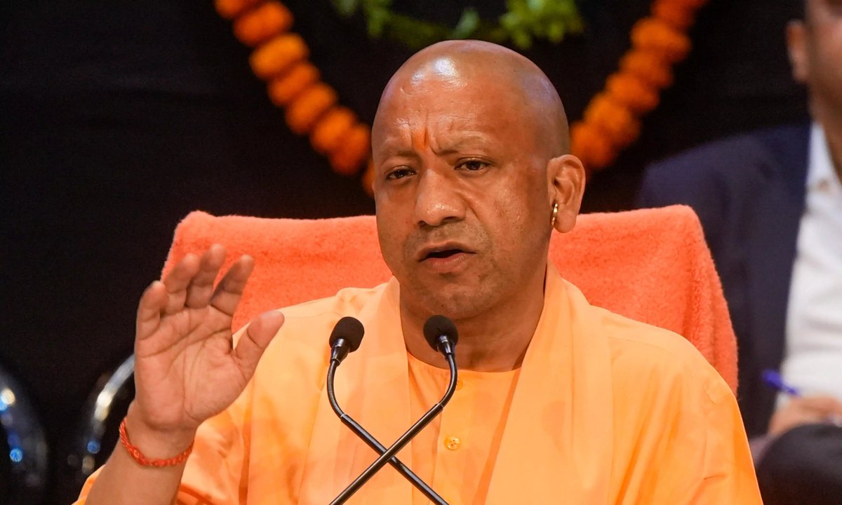 लखनऊ : सीएम योगी ने त्यौहार को लेकर की बैठक

➡होली, ईद सहित आगामी पर्वों को लेकर बैठक
➡माहौल बिगाड़ने वालों पर एक्शन हो
➡ऐसा एक्शन हो जो नजीर बने
➡किसी भी उपद्रवी को बख्शा नहीं जाएगा
➡होली के रंग में भंग ना डलने पाए
➡हर जगह पेट्रोलिंग बढ़ाए पुलिस
➡सभी त्योहार शांति के साथ