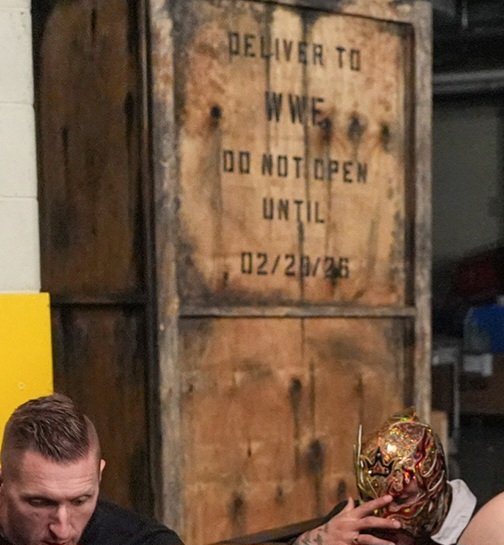 CityKayne's tweet photo. How did 7 people fit in this creat #WWEChamber https://t.co/GiYzStuzGF