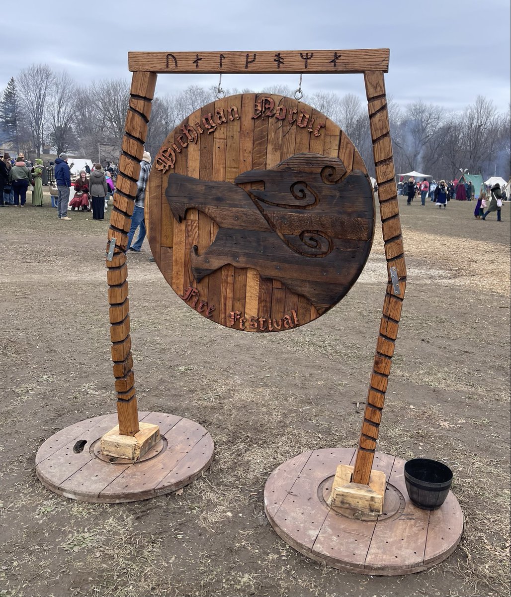 Kat_HDela's tweet image. A #quest afoot 
strange creatures 
fires burning 
as winter clouds descend 
a Viking fest in the Midwest 

#vss365 My 📷