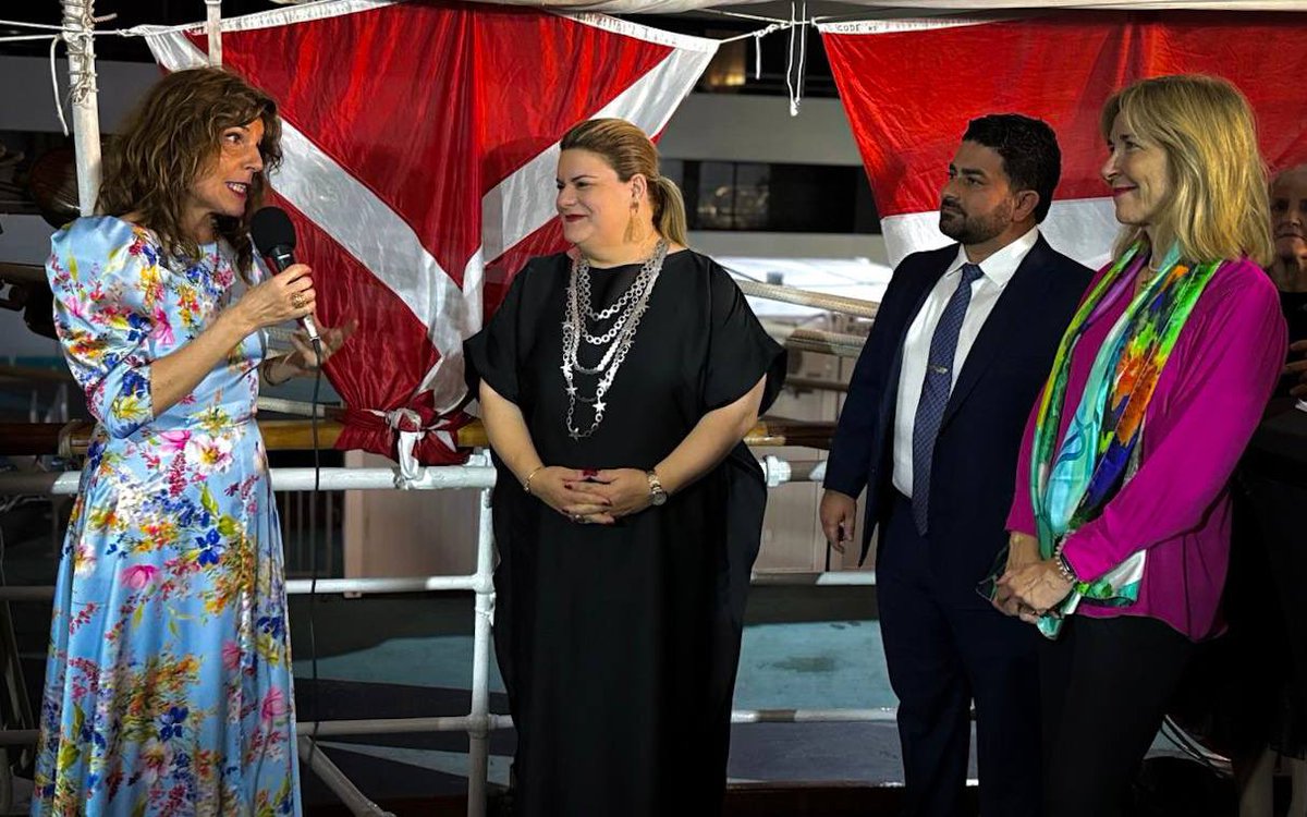 Jenniffer's tweet photo. Hoy tuve el honor de celebrar la llegada junto a mi esposo, el Dr. José Yovín Vargas, del Buque Escuela “Juan Sebastián de Elcano” de la Armada Española, acompañada por la Embajadora de España en Estados Unidos, Ángeles Moreno Bau, donde nos recibió el Capitán de Navío José María de la Puente Mora Figueroa. 

Dimos la bienvenida a esta emblemática embarcación, símbolo de tradición, formación y cooperación internacional.

En este significativo recibimiento también nos acompañaron los exgobernadores Luis Fortuño y su esposa Lucé Vela, así como el exgobernador Pedro Pierluisi y su esposa Fabiola Anóstegui.

Además de Isabel Valldecabres- presidenta-directora general de la Fábrica Nacional de Moneda y Timbre-Real Casa de la Moneda (FNMT-RCM), el Capitán de la Guardia Costera de Estados Unidos Luis J. Rodríguez, Ayudante General de la Guardia Nacional de Puerto Rico el Coronel Carlos J. Rivera Román y el Sargento Mayor Juvencio Méndez.