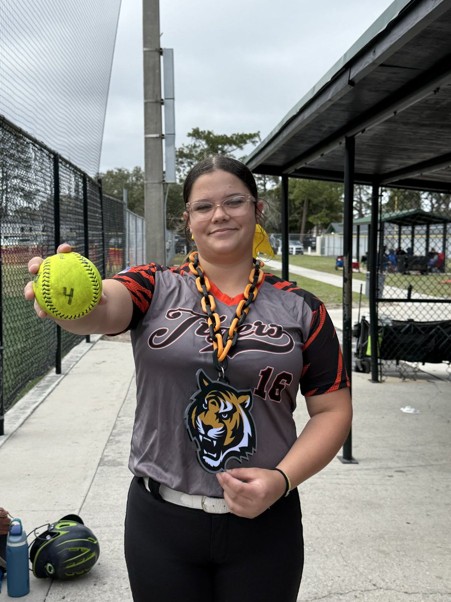 Elizabeth McFarland tweet media