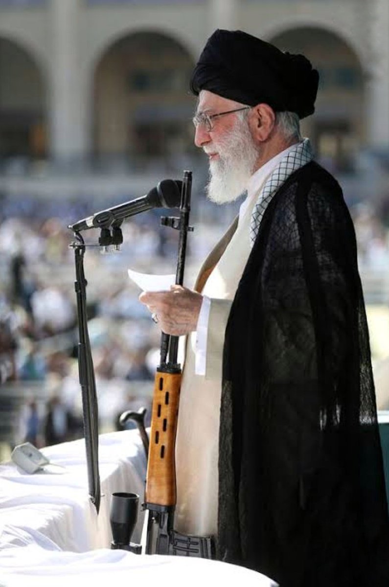 گرگ ها خوب بدانند در این ایل غریب
گر پدر نیست، تفنگ پدری هست هنوز... 

#شهید_امام_سید_علی_حسینی_خامنه_ای