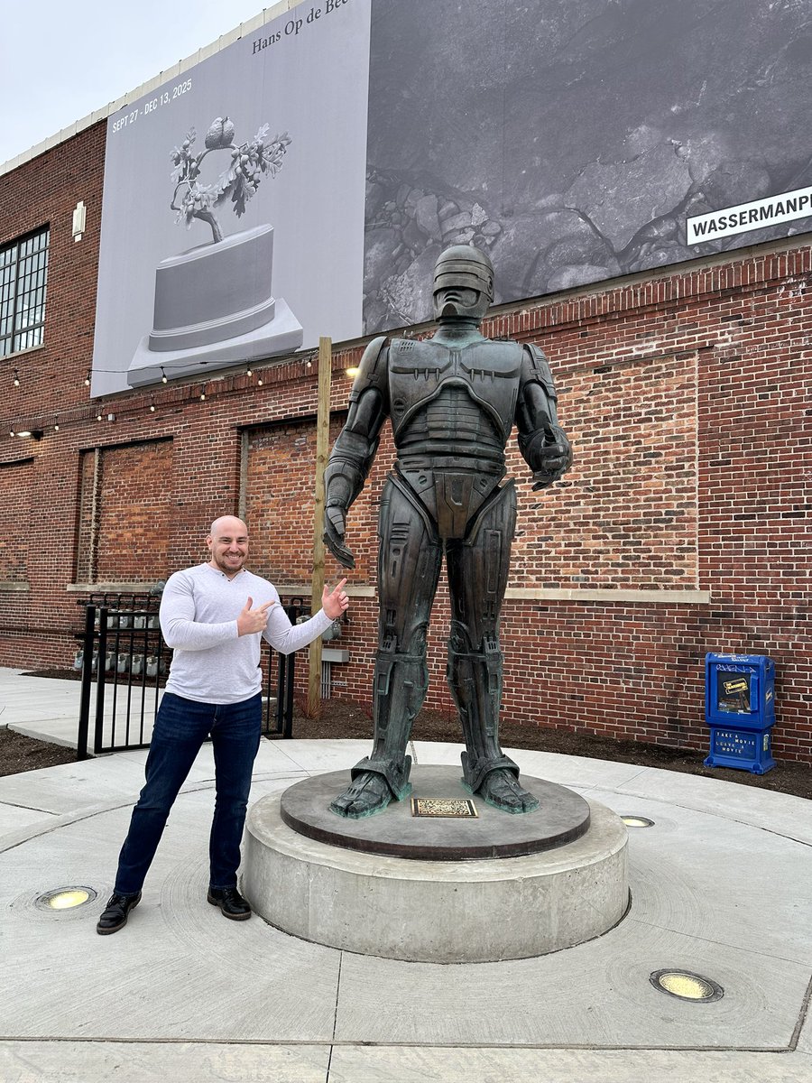 A little trip to Detroit, had to make a quick, but necessary  stop. Yes, that is a blockbuster video branded community vhs library in the back. #Robocop #MutantFam #FFBMovieNight