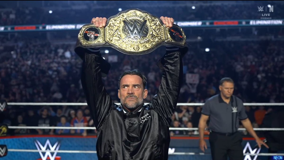 CM Punk es un hombre dolido, viejo y cansado. Cada defensa titular ya no es solo una lucha contra su rival, sino también contra su propio cuerpo. Sin embargo, la experiencia se impone y siempre encuentra la forma de emocionarme, incluso puliendo aquello que parece imperfecto.

No