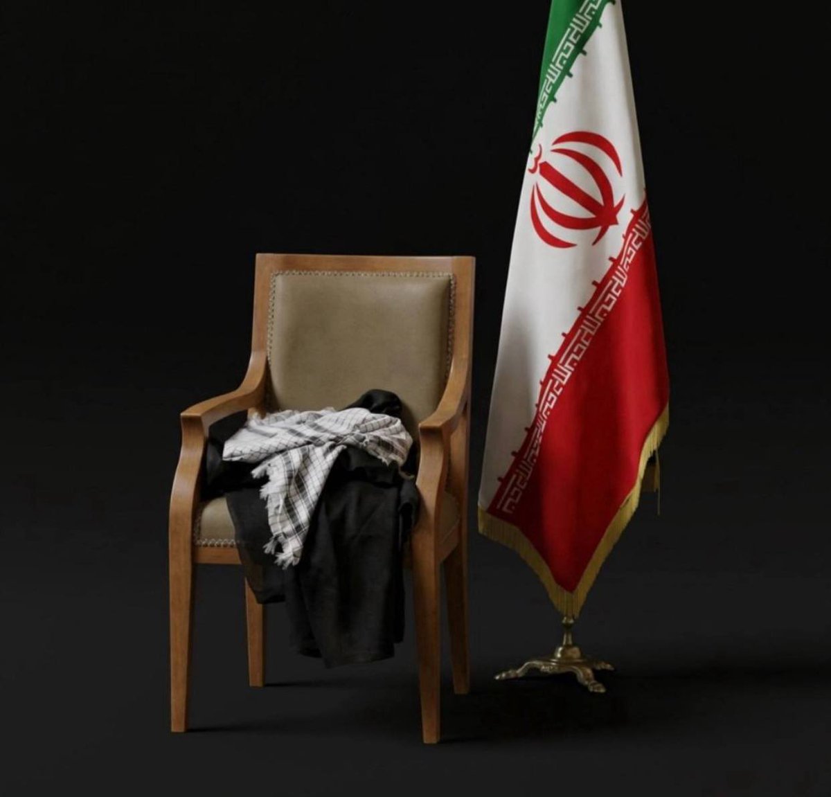 AliLJabbar's tweet photo. سيدي يا صاحب الزمان إليك يمتد العزاء فأنت المعزّى بفقد ركنٍ من أركان التمهيد وصرخةٍ كانت تصدح بالحق في زمن الخنوع..
عظم الله أجرك في ضرغام نذر عمره لانتظارك بالفعل لا بالقول فصار دمهُ جسراً للعبور نحو فجرك الموعود.
#السيد_القائد_شهيداً https://t.co/OT7A1vm8Pa