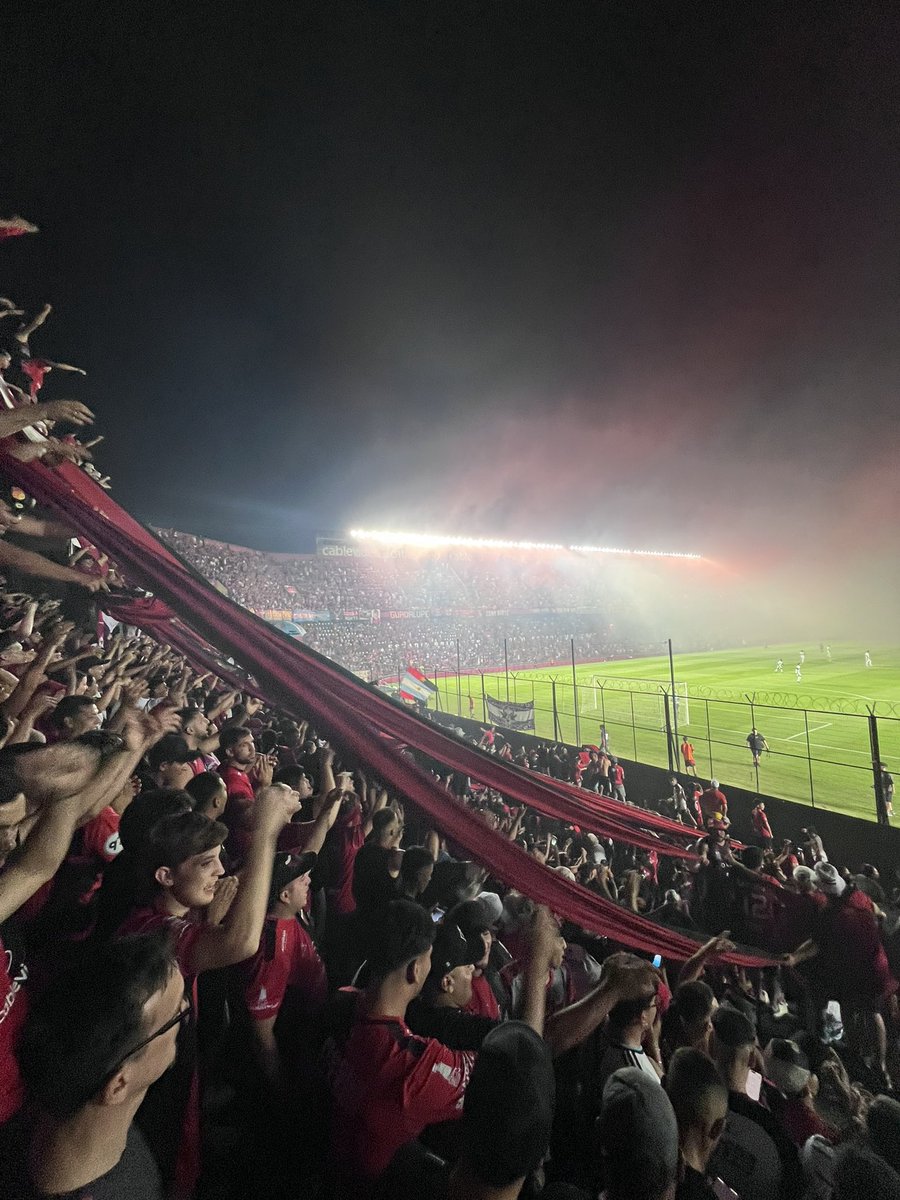 Falta fútbol Medran. Puro pelotazo al 9 

Para pelear el torneo a algo tenes que jugar. Colón no tiene fútbol.