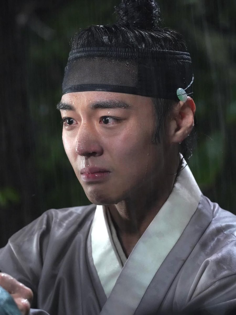 aweakheromyat's tweet photo. 한명회에게 충성을            
맹세하고 무엇을 
약조 받았더냐,
네 아들의 
입신양명이었더냐
이 천벌받을 놈... 
                                            아무 말도 하지 마라 https://t.co/fTQnLBBEji