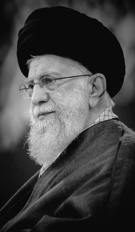 fatemi_sms's tweet photo. دنیای من که تمام شد
جهان شما را به نظاره نشسته‌ام... https://t.co/PyajWemSHk
