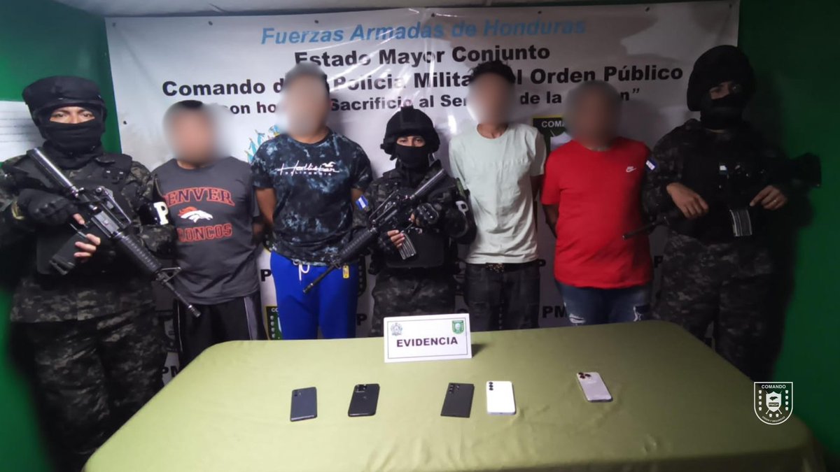PMOPHN's tweet photo. #SoluciónContraElCrimen | Las @FFAAHN a través de la @PMOPHN (#4BPMOP), mediante operaciones de seguimiento y vigilancia ejecutadas como parte de las acciones permanentes contra estructuras criminales, lograron la detención de cinco ciudadanos. Entre ellos un individuo de 27 años, alias “El Wawi”, supuesto integrante de una estructura criminal independiente.