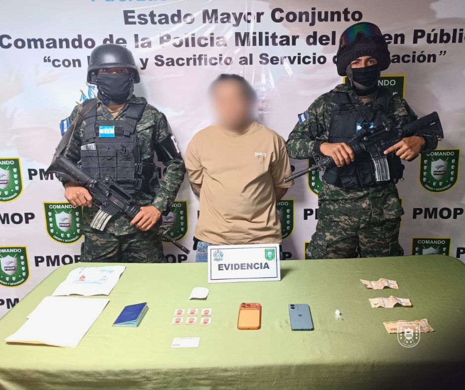 PMOPHN's tweet photo. #SoluciónContraElCrimen | Las @FFAAHN a través de la @PMOPHN (#4BPMOP), mediante operaciones de seguimiento y vigilancia ejecutadas como parte de las acciones permanentes contra estructuras criminales, lograron la detención de cinco ciudadanos. Entre ellos un individuo de 27 años, alias “El Wawi”, supuesto integrante de una estructura criminal independiente.