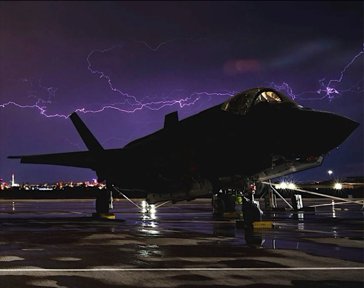 MajGen_A_Harris's tweet photo. The F-22 will remain in cuck (ch)airspace and not be allowed to take down any aircraft.

F-35 superiority. https://t.co/Yb4QJLv2nP