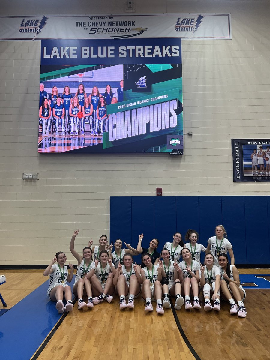 Coach_D_Lawler's tweet photo. Congrats to β¦@hudwbbβ© for an outstanding effort tonight! You showed grit and toughness and just kept playing the final buzzer! Standard!
#HUDBUCKETS!πππ
#Sisterhood! #TGHT!
#TheProcessContinues!
#SuburbanLeagueStrong! https://t.co/BUdixKWQp4