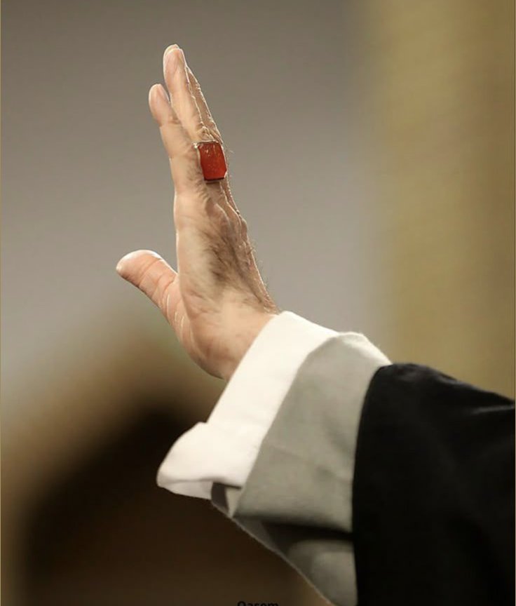 <a href="/ur_khamenei/">آیت اللہ العظمی خامنہ ای</a> اي خاتمة جميلة نال ..
في العاشر من رمضان  .. صائم الجوف
وفي الـ ٨٦ من عمره .. مقااوما مجااهدا .. يرتقي على يد اشر الخلق
ماذا بينه وبين الله حتى ينال هذا الوسام وهذا الختام.