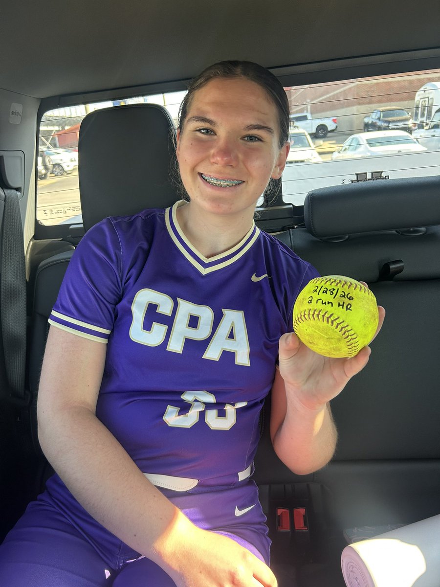 EmilyRoth2029's tweet photo. great way to start off high school season with a 2-run home run to left field!! https://t.co/HOBjP0abA7
