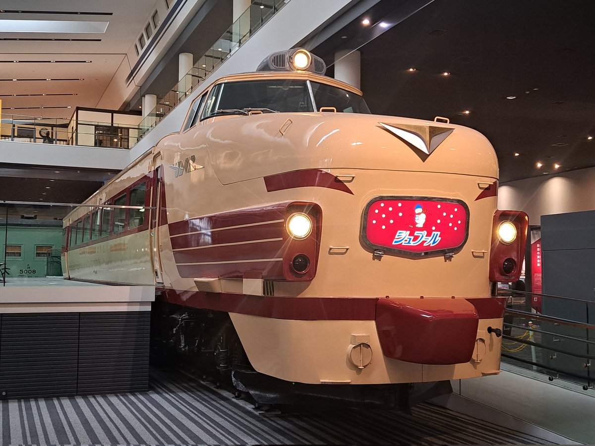 本日の489系のヘッドマークはシュプール、ピンク色ベースにスキーをし