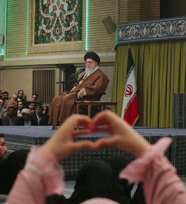 بہادر انسان کی احترام کرنا پوری انسانیت پر شاید فرض ہے! 

#Khamenei