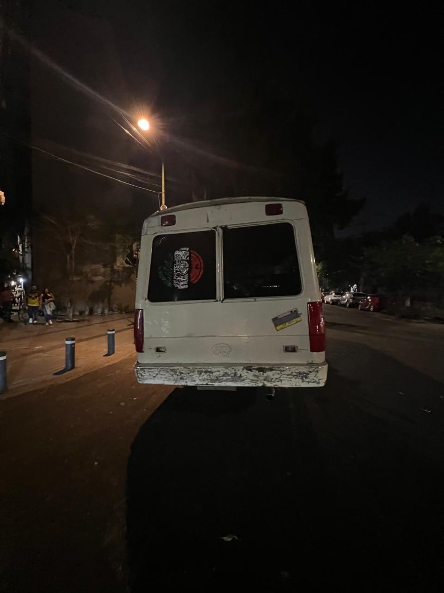 Seg_NapolesDF's tweet photo. Como cada partido Georgia esq Dakota. Sobre ciclovía, sentido contrario y balizado peatonal.
@LuisMendozaBJ @PabloVazC @ClaraBrugadaM @craviotocesar @BJAlcaldia @GobCDMX @UCS_GCDMX @OVIALCDMX #anibal Agradeceremos infraccionar Grua seria lo ideal. https://t.co/XASwTMwLgT