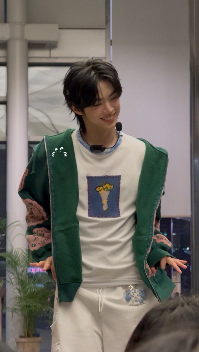 손끝엣지랑 이뽀니얼굴