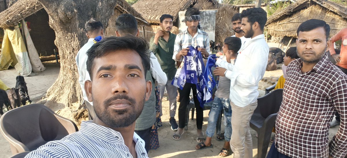 SingMunesh's tweet photo. नीला झंडा, नीला निशान,
सब दुखों का एक निदान – केतली निशान!
हक़, सम्मान और संविधान,
बहुजन शक्ति का है पहचान – केतली निशान! https://t.co/P2Qqr15T55