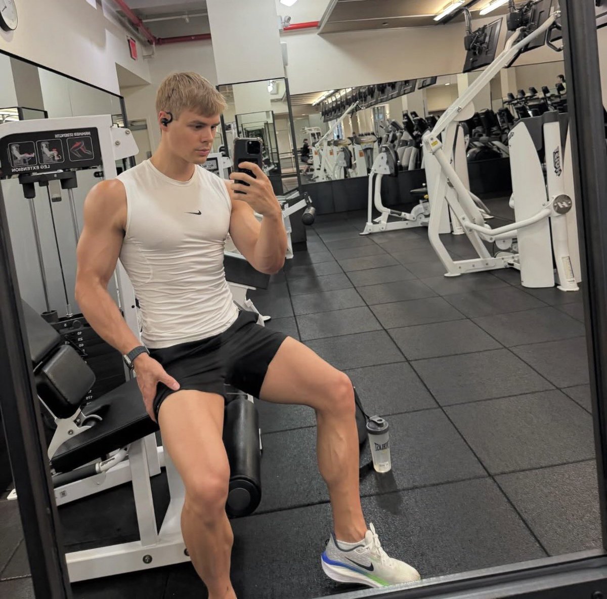 Peachy Boy tweet media