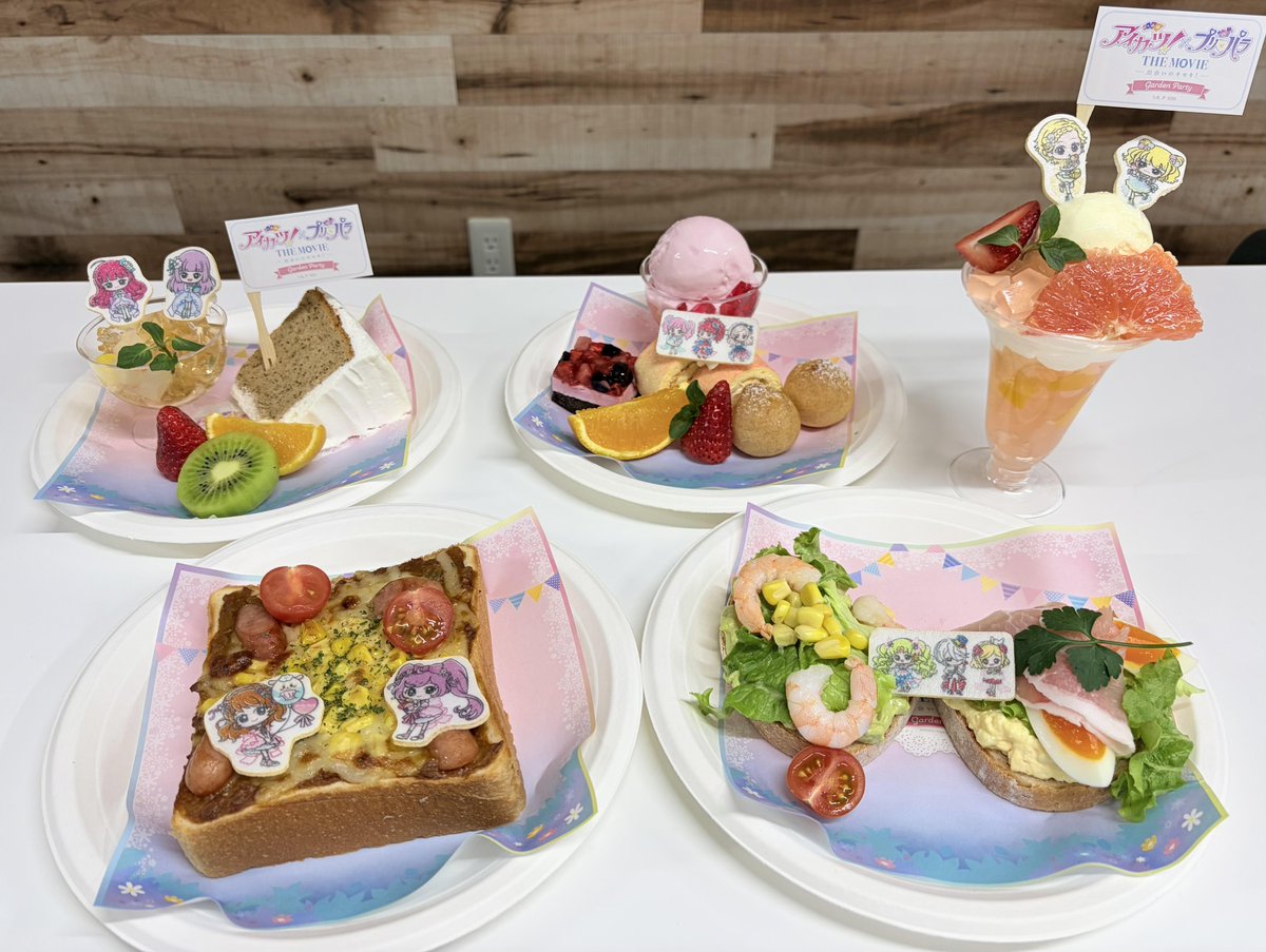 装飾バッジ 葉と星のデザイン　レプリカ OPEN&START!!／ 「アイカツ！×プリパラ THE MOVIE -出会いのキセキ
