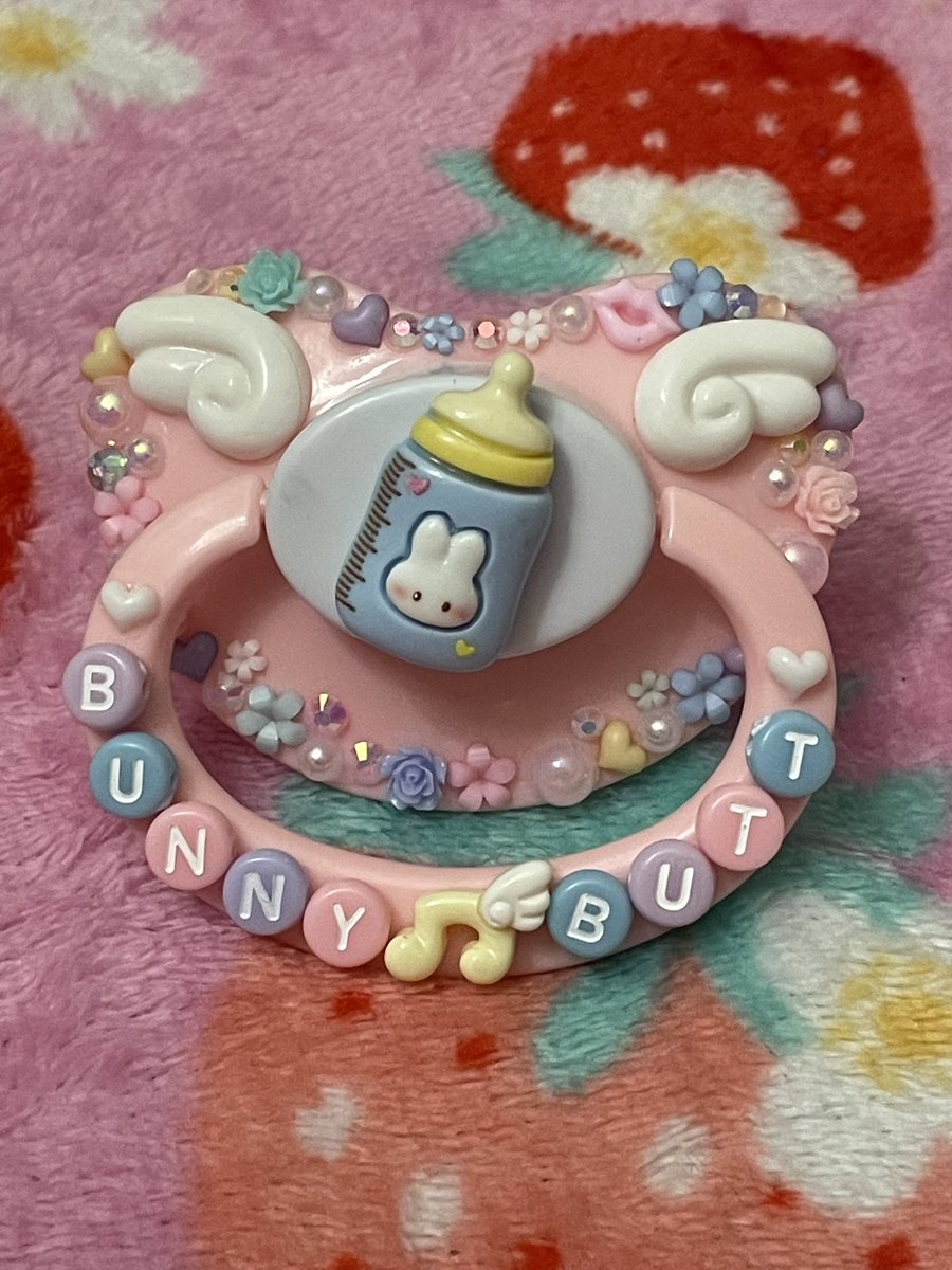 Finally using some up some charms!!
💝🎀🩵🎀💝