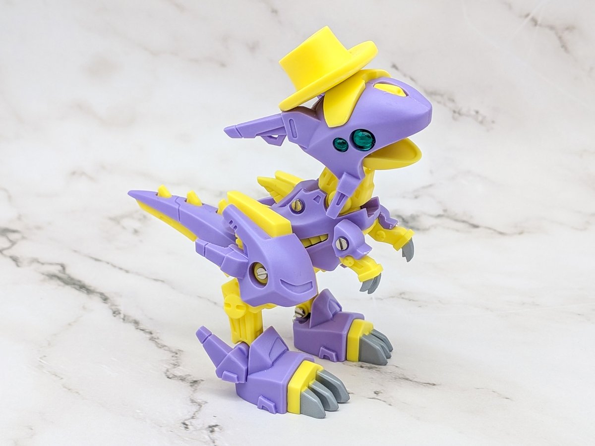 s_sunagawa's tweet photo. 🐲ドラネッツラプトル型
ラプトルにはいくつかギミックがあるのでご紹介！
1⃣シルクハットパーツが付属！磁石で装着できます。ほかのドラネッツにも装着可能です
2⃣足に1軸追加して足を開いて接地できます
3⃣背中に小型ブースターを内蔵！

#ドラネッツ https://t.co/GMJzpdBwHW