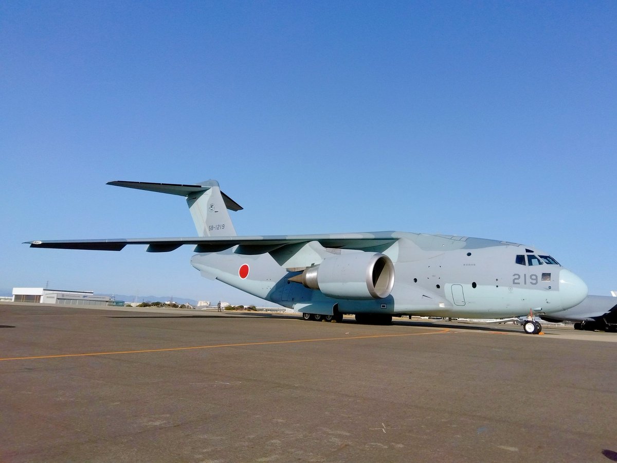 小牧基地航空祭、大型機まつり楽しい〜🙌
風が吹いてきた〜日なたにいないと寒い🥶